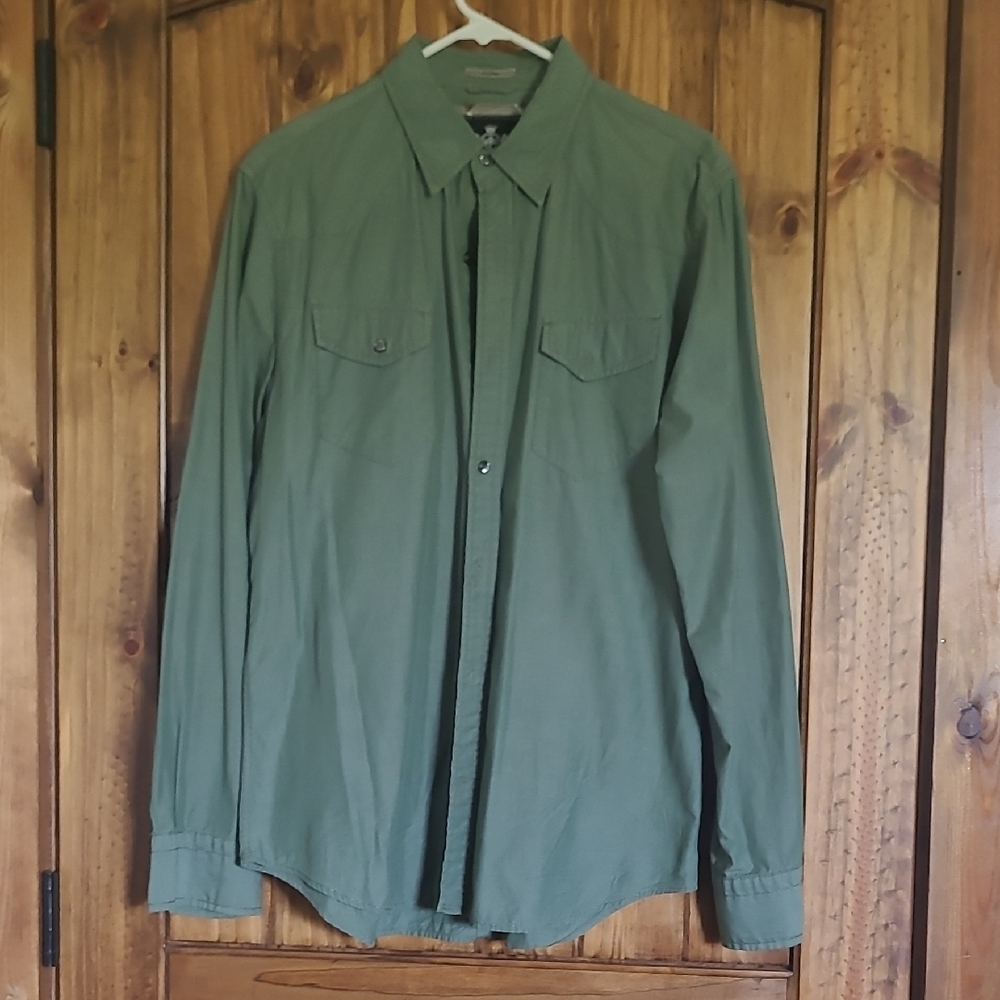 Express Fitted Green Button-Up Shirt. Size L